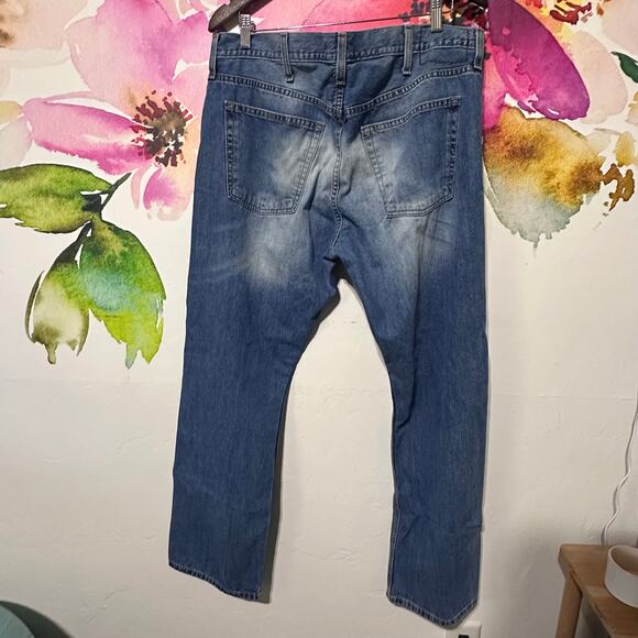 Adam Levine Mens Size 38 x 32 Medium Wash Distressed Patriot Straight Jeans - Picture 4 of 7